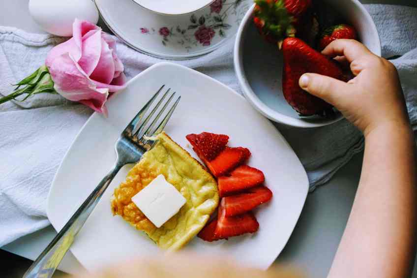 German pancake, oven pancake, Dutch baby, puffed pancake, puffed oven pancake, Bismarck, and my family’s favorite, the hootenanny pancake—whatever you call yours, this is the perfect keto version of keto oven pancakes! Topped with a sliced strawberry, this is a great anytime breakfast or save it for a special occasion like Christmas. #keto #ketobreakfast 