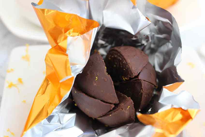 These truffles are an awesome chocolate orange snack! Sugar free chocolate orange truffles. Easy, fast, and totally decadent! #healthytruffles #ketotruffles #chocolateorangetruffles