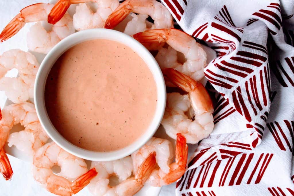 Looking for an easy keto dipping sauce for French fries, chicken nuggets, shrimp, tater tots, onion rings, and roasted veggies? You've found the easiest one here with this keto fry sauce!  